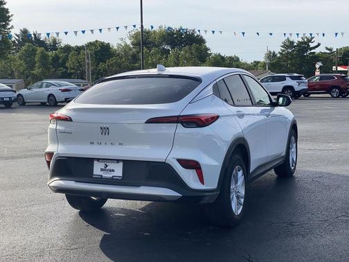 Summit White 2024 Buick Envista Preferred FWD