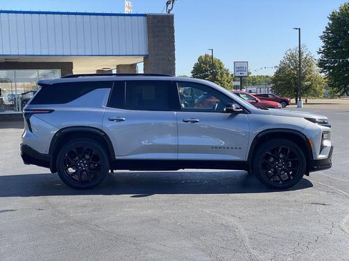 Sterling Grey Metallic 2026 Chevrolet Traverse RS