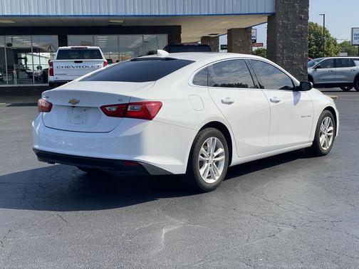 Summit White 2017 Chevrolet Malibu 1LT
