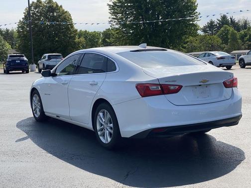 Summit White 2017 Chevrolet Malibu 1LT