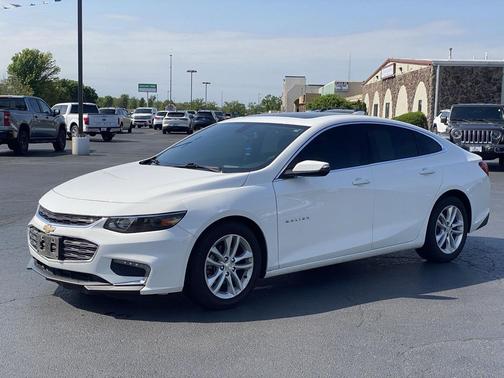Summit White 2017 Chevrolet Malibu 1LT