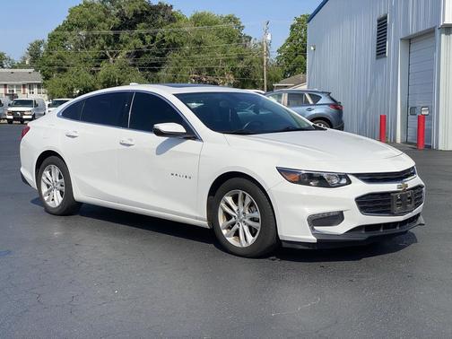 Summit White 2017 Chevrolet Malibu 1LT