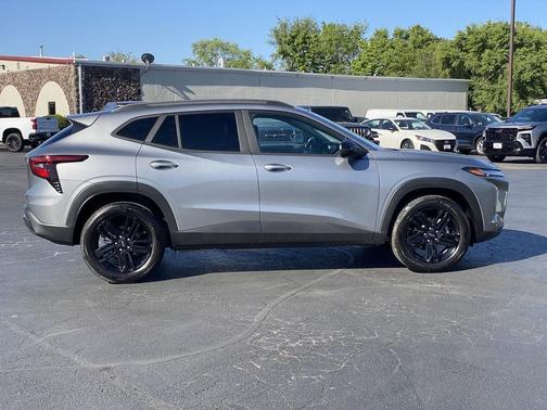 Mosaic Black Metallic 2026 Chevrolet Trax FWD ACTIV