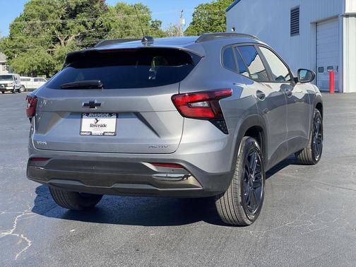 Mosaic Black Metallic 2026 Chevrolet Trax FWD ACTIV