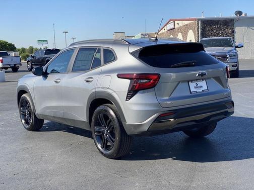 Mosaic Black Metallic 2026 Chevrolet Trax FWD ACTIV