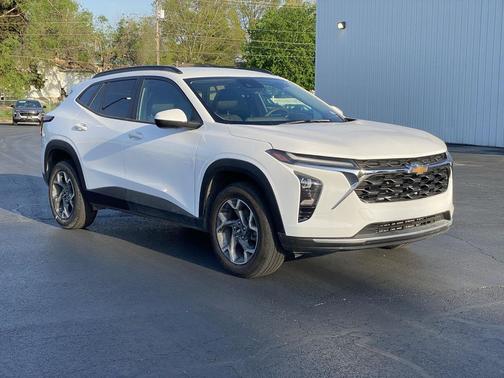 Summit White 2025 Chevrolet Trax LT