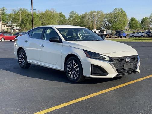 Pearl White Tricoat 2024 Nissan Altima 2.5 SV