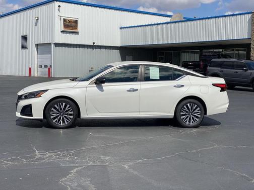 Pearl White Tricoat 2024 Nissan Altima 2.5 SV