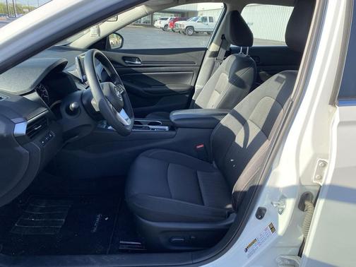 Pearl White Tricoat 2024 Nissan Altima 2.5 SV