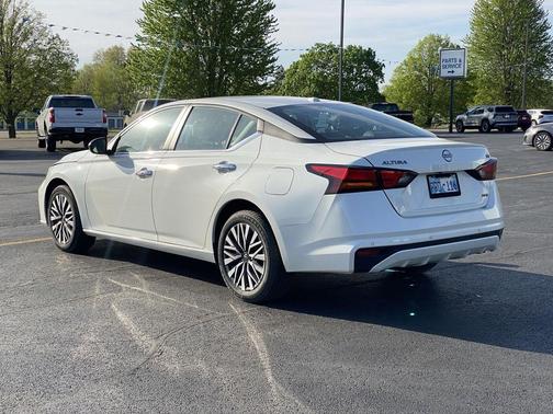 Pearl White Tricoat 2024 Nissan Altima 2.5 SV