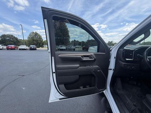 Summit White 2023 Chevrolet Silverado 1500 RST