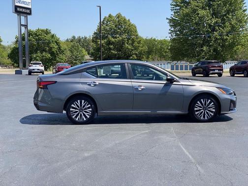 Gun Metallic 2024 Nissan Altima 2.5 SV