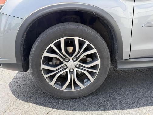 Alloy Silver Metallic 2018 Mitsubishi Outlander Sport 2.4 SE