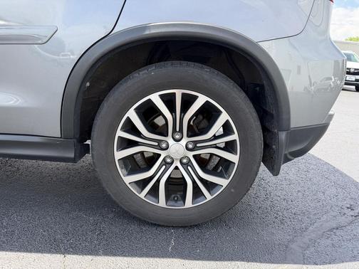 Alloy Silver Metallic 2018 Mitsubishi Outlander Sport 2.4 SE