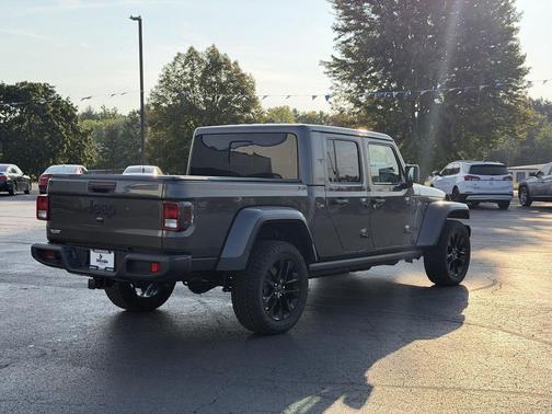 Granite Crystal Metallic Clearcoat 2024 Jeep Gladiator Nighthawk