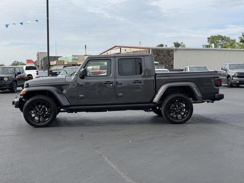 Granite Crystal Metallic Clearcoat 2024 Jeep Gladiator Nighthawk