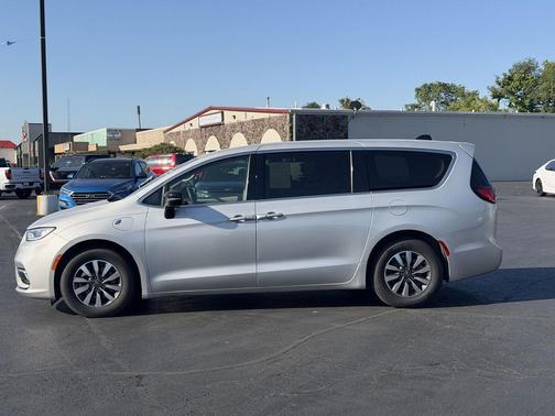 Silver Mist Clearcoat 2024 Chrysler Pacifica Hybrid Select