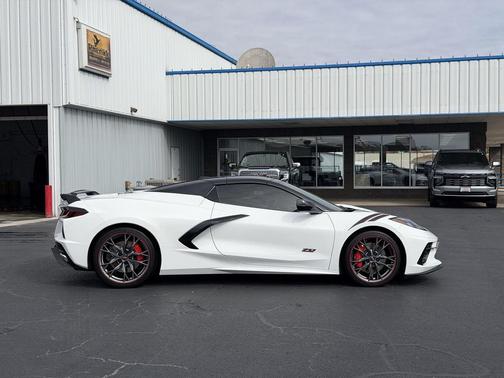 Arctic White 2023 Chevrolet Corvette Stingray w/3LT