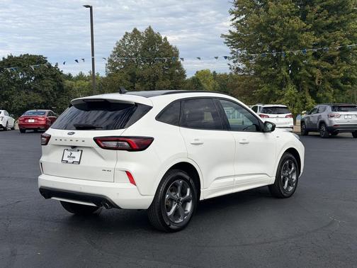 Star White Metallic Tri-Coat 2024 Ford Escape ST-Line