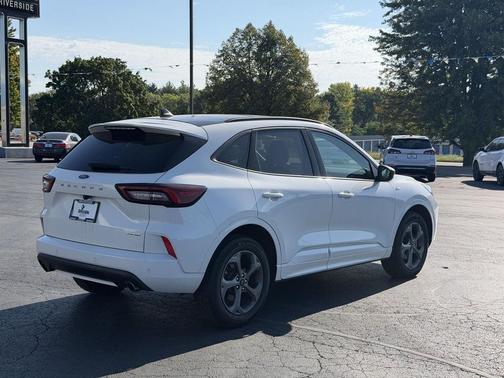 Star White Metallic Tri-Coat 2024 Ford Escape ST-Line