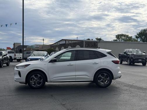 Star White Metallic Tri-Coat 2024 Ford Escape ST-Line