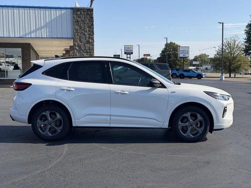 Star White Metallic Tri-Coat 2024 Ford Escape ST-Line