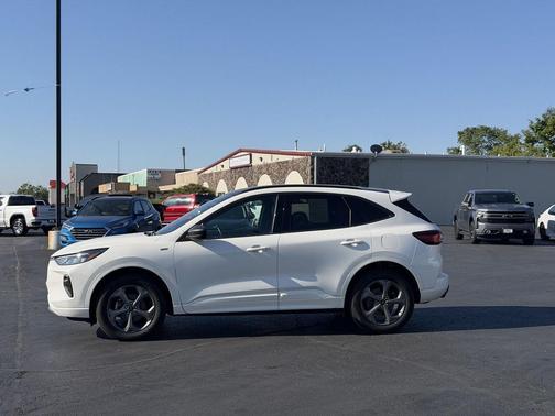 Star White Metallic Tri-Coat 2024 Ford Escape ST-Line