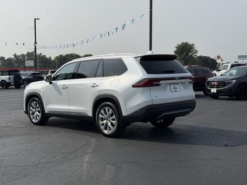 Wind Chill Pearl 2026 Toyota Highlander LE