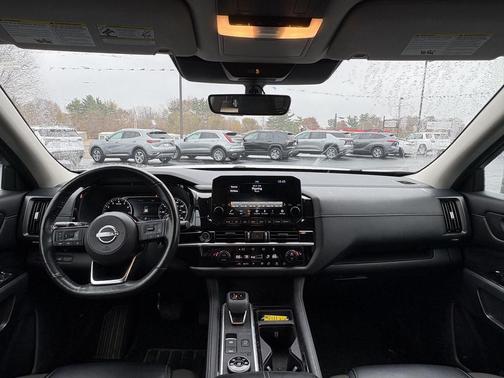 2023 Nissan Pathfinder SL 4WD