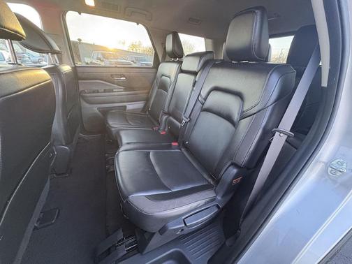 2023 Nissan Pathfinder SL 4WD