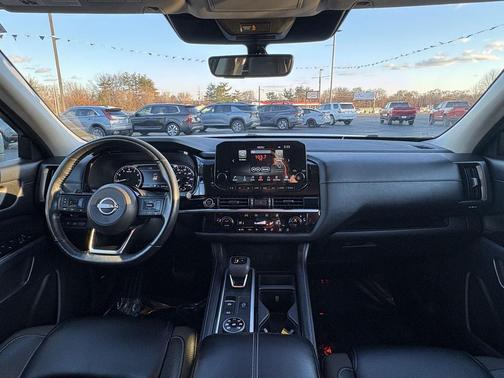 2023 Nissan Pathfinder SL 4WD