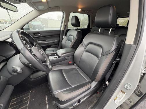 2023 Nissan Pathfinder SL 4WD