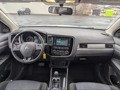 2017 Mitsubishi Outlander ES