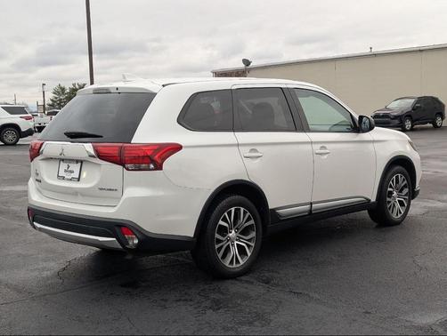 2017 Mitsubishi Outlander ES