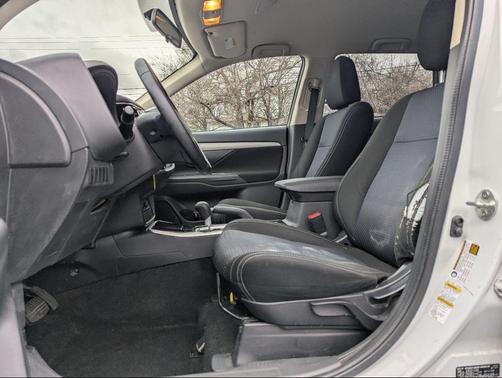 2017 Mitsubishi Outlander ES