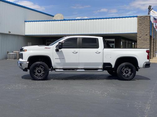 Summit White 2024 Chevrolet Silverado 2500 LT