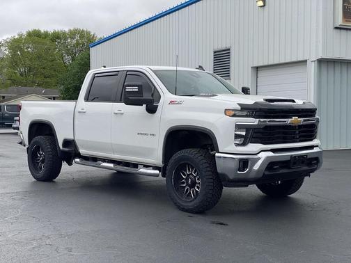 Summit White 2024 Chevrolet Silverado 2500 LT