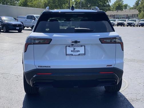 Polar White Tricoat 2026 Chevrolet Equinox FWD RS