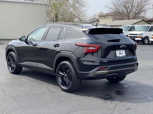 Mosaic Black Metallic 2026 Chevrolet Trax FWD ACTIV