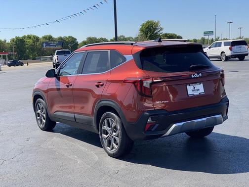 Mars Orange 2024 Kia Seltos S