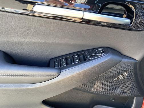 Mars Orange 2024 Kia Seltos S