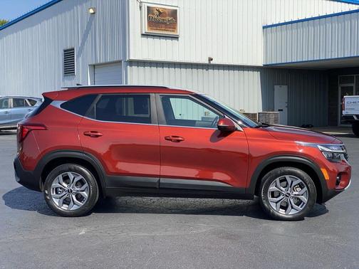 Mars Orange 2024 Kia Seltos S