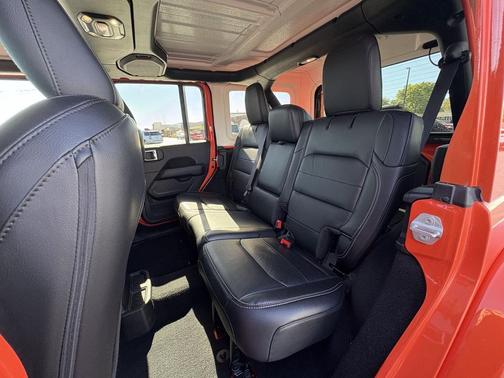 2023 Jeep Wrangler 4-Door Sahara