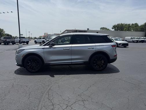 Silver Radiance Metallic Clearcoat 2022 Lincoln Corsair Standard