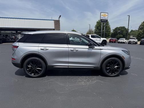 Silver Radiance Metallic Clearcoat 2022 Lincoln Corsair Standard