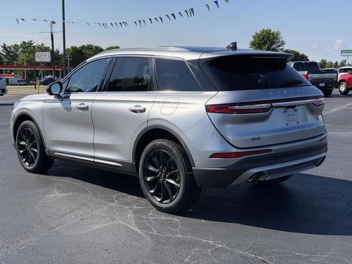 Silver Radiance Metallic Clearcoat 2022 Lincoln Corsair Standard