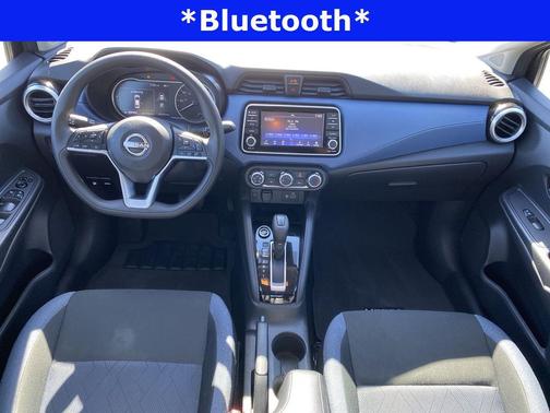 Super Black 2025 Nissan Versa 1.6 SV