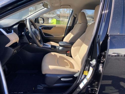 2020 Toyota RAV4 Hybrid LE