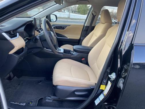 2020 Toyota RAV4 Hybrid LE