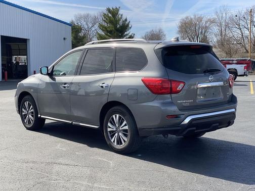 2019 Nissan Pathfinder SV
